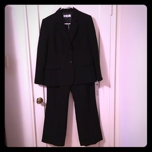 NWT Black Tahari 2-piece suit, size 18